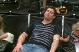 Những bức ảnh 'cười chảy nước mắt' về hành khách tại sân bay