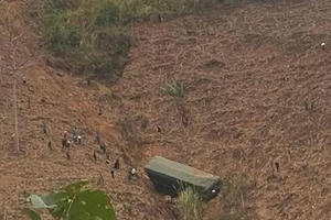 Xe ô tô đầu kéo lao xuống vực ở Sơn La, lái xe tử vong tại chỗ