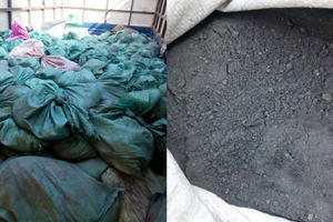 Lào Cai: Tạm giữ quặng lậu trên đường sang Trung Quốc Lào Cai: Tạm giữ quặng lậu trên đường sang Trung Quốc