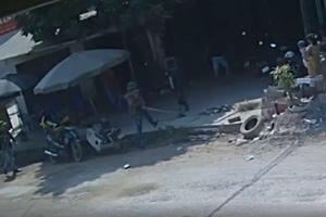 Bắc Giang: Đang ngồi uống nước, nam thanh niên bị 4 đối tượng dùng hung khí chém trọng thương