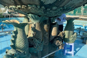 Phục chế 3 tượng cá hoá long tại Di tích Quảng trường Sông Phố