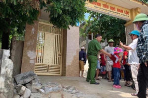 Vụ học sinh tử vong do sập tường: Chưa xây lại được vì "nghèo" kinh phí Vụ học sinh tử vong do sập tường: Chưa xây lại được vì "nghèo" kinh phí