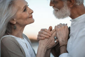 Bộ ảnh "Tình yêu vượt thời gian" khiến ai cũng mơ một mối tình như thế Bộ ảnh "Tình yêu vượt thời gian" khiến ai cũng mơ một mối tình như thế