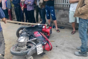 Hà Tĩnh: Đâm gãy biển quảng cáo, một nam sinh chết thảm