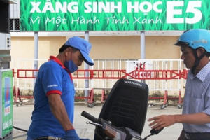 Bản tin Kinh tế Plus: Vì sao người dân e ngại dùng xăng E5?