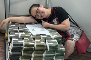 Trúng xổ số độc đắc thì phải nộp thuế bao nhiêu?