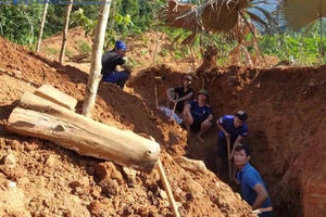 Yên Bái: Ngang nhiên khai thác đá đỏ trái phép tại xã Khánh Hòa