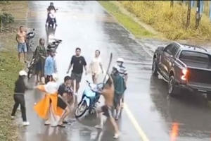 Bắt người đàn ông lái ô tô đuổi chém 2 người phụ nữ ở Đồng Nai