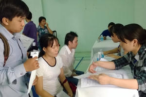 Mỗi tháng, gần 100.000 người xin hưởng trợ cấp thất nghiệp Mỗi tháng, gần 100.000 người xin hưởng trợ cấp thất nghiệp