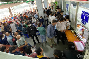 Cục Đường bộ khuyến cáo người dân không nên đổ xô đi đổi giấy phép lái xe