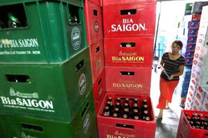 Kinh tế 24h: Mỗi người dân Việt Nam uống gần 43 lít bia/năm, cả nước dư thừa hơn 57.000 công chức