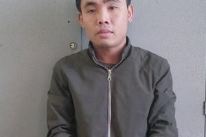 Hà Tĩnh: Cô gái trẻ bị cướp mất Ifone7 Plus khi đứng bên đường nghe điện thoại