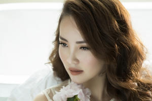 Á hậu Thụy Vân phủ nhận chuyện đẹp lên nhờ botox