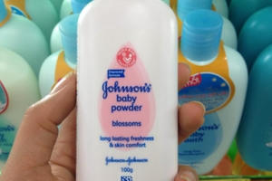 Siêu thị Việt bán tràn lan sản phẩm Johnson & Johnson gây ung thư? Siêu thị Việt bán tràn lan sản phẩm Johnson & Johnson gây ung thư?