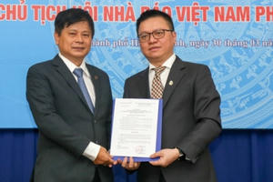 Trao quyết định phân công Phó Chủ tịch Hội Nhà báo Việt Nam phụ trách phía Nam