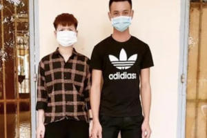 Bị truy bắt trên đường xuất cảnh trái phép sang Campuchia, 2 đối tượng điều khiển xe máy bỏ chạy