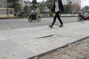 Sau nhiều sai phạm, Hà Nội cho ra quy trình lát đá vỉa hè mới