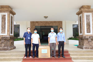 Trường Đại học Kinh tế - Kỹ thuật Công nghiệp trao tặng các trang thiết bị phòng chống dịch Covid-19 Trường Đại học Kinh tế - Kỹ thuật Công nghiệp trao tặng các trang thiết bị phòng chống dịch Covid-19
