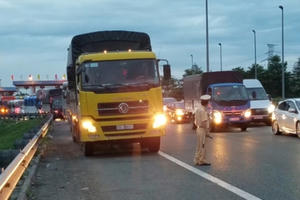 Liên tiếp xảy ra va chạm, cao tốc TPHCM- Trung Lương ùn ứ nghiêm trọng