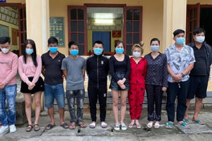 Đột kích quán karaoke, phát hiện 12 thanh niên đang sử dụng ma túy Đột kích quán karaoke, phát hiện 12 thanh niên đang sử dụng ma túy