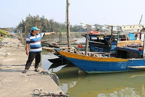 Nỗi lo mất sinh kế vì cửa biển bị bồi lấp