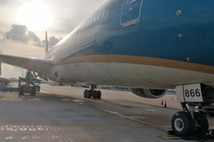 Y bác sĩ và cán bộ hậu cần tiếp tục vào miền Nam chống dịch Covid-19