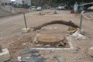 Cháu bé rơi xuống cống bị nước cuốn trôi hàng trăm mét