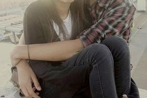 Người yêu chưa đủ 16 tuổi tự nguyện quan hệ tình dục, chàng trai có bị ngồi tù?