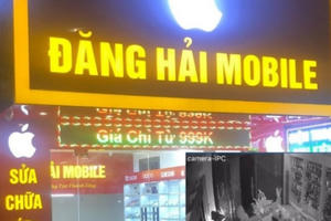 Video: Hai “đạo chích” trộm sạch điện thoại của một cửa hàng tại Bắc Ninh