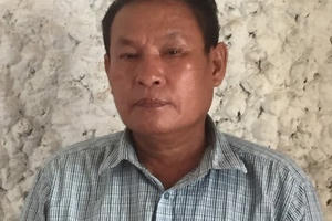 Cầm cuốc bổ chết hàng xóm rồi thản nhiên ra đồng như không có chuyện gì