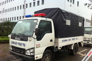 Lực lượng an ninh cơ sở được cấp áo giáp chống đâm, găng tay bắt dao