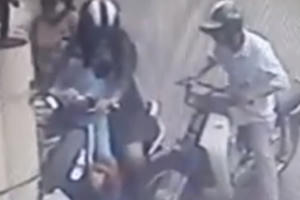 Clip: Dàn cảnh va chạm giao thông để móc túi