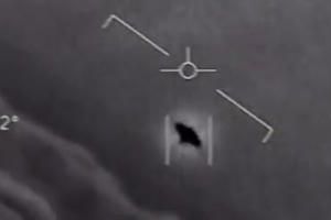 Phi công Mỹ tiết lộ vụ chạm trán đĩa bay bí ẩn