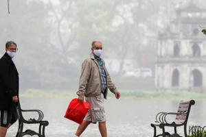 Ngày đầu phải đeo khẩu trang nơi công cộng: Người chấp hành, người thờ ơ