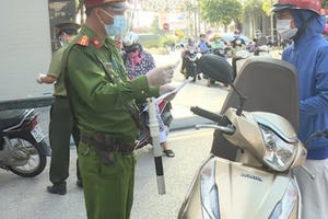 Hà Nội phạt hơn 1 tỷ 200 triệu đồng vi phạm phòng, chống dịch Covid-19. Hà Nội phạt hơn 1 tỷ 200 triệu đồng vi phạm phòng, chống dịch Covid-19.