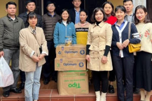 VKSND Cấp cao sẻ chia yêu thương với các em nhỏ tại Chùa Quang Phúc