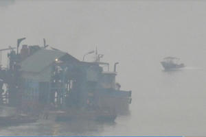 Hà Nội: Tàu 'khủng' ngang nhiên 'tận thu' cát ở vùng dự án đã hết hạn!