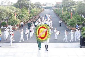 Lãnh đạo tỉnh Đồng Tháp dâng hương tri ân các Anh hùng liệt sĩ