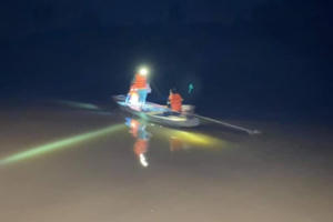 Lật thuyền trên sông Hiếu, người phụ nữ mất tích trong đêm