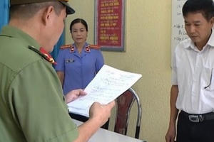 Nâng điểm, chạy trường: Không chỉ công khai danh tính mà còn phải truy cứu trách nhiệm hình sự