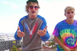 YouTuber các nước từng bị truy thu thuế hàng triệu USD thế nào?