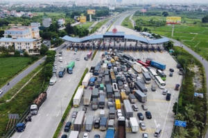 Bí thư Thành ủy Hà Nội: Xe có dán mã “luồng xanh” sẽ được đi thẳng vào Hà Nội