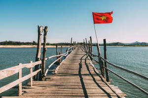 Cùng trải nghiệm trên cây cầu gỗ dài nhất Việt Nam