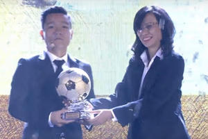 Đinh Thanh Trung giành Quả bóng Vàng Việt Nam 2017