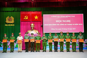 Khen thưởng Đội Cảnh sát giao thông đường bộ số 3 Công an tỉnh Đồng Nai