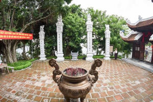 Cận cảnh ngôi đền mới được phục dựng trên mặt hồ Trúc Bạch