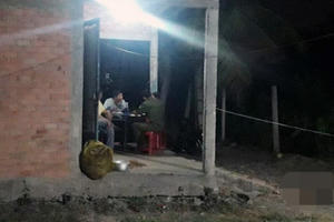 Tiền Giang: Nghi án con gái 16 tuổi giết mẹ do bị la rầy Tiền Giang: Nghi án con gái 16 tuổi giết mẹ do bị la rầy