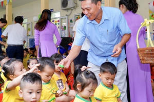 Chủ tịch UBND TP Hải Phòng thăm, tặng quà thiếu nhi nhân dịp Quốc tế Thiếu nhi 1/6