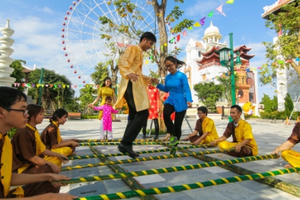 Rừng hoa mai trong Lễ hội Mai vàng sắc xuân tại Sun World Danang Wonders