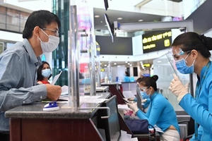 Hàng không bỏ quy định hành khách phải tiêm vaccine